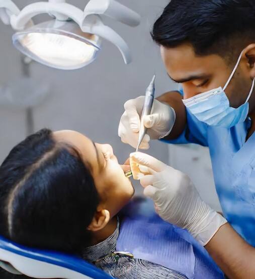 ਦਰਅਸਲ, ਇਹ ਡਰ ਇਸ ਤੱਥ ਤੋਂ ਪੈਦਾ ਹੁੰਦਾ ਹੈ ਕਿ ਰੂਟ ਕੈਨਾਲ ਪ੍ਰਕਿਰਿਆ ਦੌਰਾਨ, ਸਥਾਨਕ ਬੈਕਟੀਰੀਆ ਖੂਨ ਦੇ ਪ੍ਰਵਾਹ ਵਿੱਚ ਦਾਖਲ ਹੋ ਸਕਦੇ ਹਨ, ਜਿਸ ਨਾਲ ਦਿਲ ਸਮੇਤ ਸਰੀਰ ਦੇ ਹੋਰ ਹਿੱਸਿਆਂ ਵਿੱਚ ਸੋਜ ਜਾਂ ਸੰਕਰਮਣ ਹੋ ਸਕਦਾ ਹੈ।