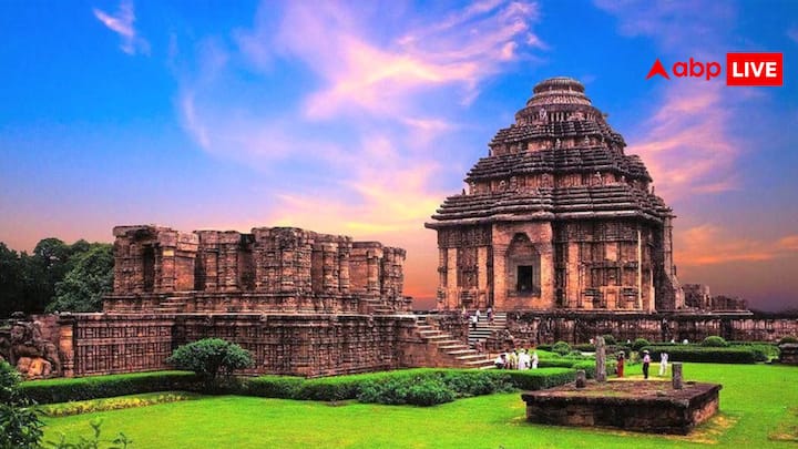 सूर्यदेव के रथ के पहिए का भी विशेष महत्व है. इनके रथ के पहियों को 1 साल का प्रतीक माना जाता है. पहिए में बनी 12 लाइन, वर्ष के 12 महीने का प्रतीक है. भारत के कोणार्क मंदिर में सूर्य देव की उनकी रथ समेत बनी बेहद ही सुंदर मूर्ति है, जहां आप जाकर इन चीजों को देख सकते हैं.