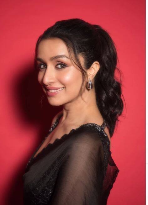 Her makeup was equally on point. She went for brown eyeshadow and mascara-laden lashes to define her eyes, while a hint of blush, highlighter, and a glossy pink lipstick added the perfect pop of color.