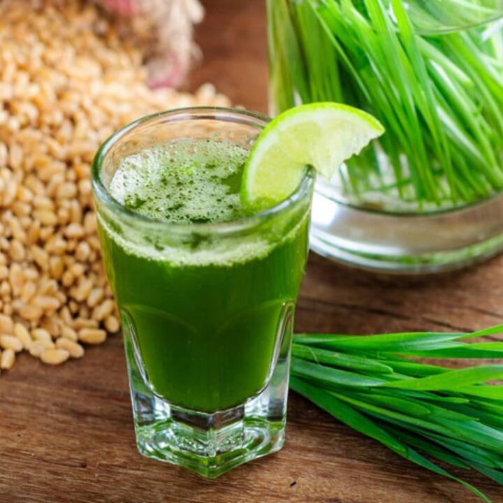 ਵਿਟਾਮਿਨ ਏ, ਬੀ, ਸੀ, ਈ, ਕੈਲਸ਼ੀਅਮ, ਆਇਰਨ, ਪੌਸ਼ਟਿਕ ਅਤੇ ਅਮੀਨੋ ਐਸਿਡ ਨਾਲ ਭਰਪੂਰ ਵੀਟਗ੍ਰਾਸ ਦਾ ਇੱਕ ਗਲਾਸ ਜੂਸ ਬਹੁਤ ਸਾਰੀਆਂ ਬਿਮਾਰੀਆਂ ਨੂੰ ਜੜ ਤੋਂ ਖਤਮ ਕਰਦਾ ਹੈ।