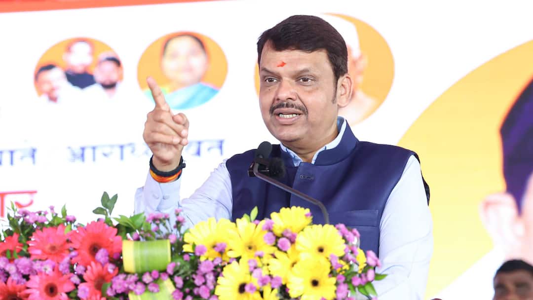 Devendra Fadnavis: 'सारथी'मुळे मराठा तरुण बडे अधिकारी झाले; आज मराठा तरुण नोकऱ्या देणारे झालेत: देवेंद्र फडणवीस Devendra Fadnavis on Maratha Reservation speak about Sarathi organization and annasaheb patil arthik vikas mahamandal benefits Devendra Fadnavis: 'सारथी'मुळे मराठा तरुण बडे अधिकारी झाले; आज मराठा तरुण नोकऱ्या देणारे झालेत: देवेंद्र फडणवीस