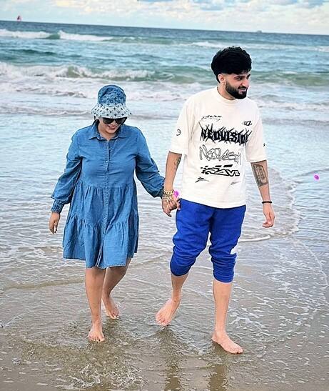 ਹਾਲਾਂਕਿ ਇਸ ਤੋਂ ਬਾਅਦ ਗਾਇਕਾ ਨੇ ਇੱਕ ਹੋਰ ਪੋਸਟ ਸ਼ੇਅਰ ਕਰ ਇਸ ਗੱਲ ਨੂੰ ਸਪਸ਼ਟ ਕੀਤਾ ਕਿ ਅਜਿਹਾ ਕੁਝ ਵੀ ਨਹੀਂ ਹੈ। ਅਫਸਾਨਾ ਖਾਨ ਨੇ ਪੋਸਟ ਸ਼ੇਅਰ ਕਰਦੇ ਹੋਏ ਲਿਖਿਆ, ਹੈਲੋ ਐਵਰੀਵਨ ਮੈਂ ਪ੍ਰੇਗਨੈਂਟ ਨਹੀਂ ਹਾਂ... ਇਹ ਤਸਵੀਰ ਸਿਰਫ ਮੇਰੇ ਸਾਜ਼ ਜੀ ਨੂੰ ਵਧੀਆ ਲੱਗੀ ਤਾਂ ਆਪਾਂ ਨੋਰਮਲੀ ਪੋਸਟ ਕਰ ਦਿੱਤੀ। ਪਰ ਤੁਹਾਡਾ ਸਾਰਿਆਂ ਦਾ ਧੰਨਵਾਦ, ਜਿਵੇਂ ਤੁਸੀ ਵਧਾਈਆਂ ਦੇ ਰਹੇ...ਜਲਦੀ ਦੱਸਾਂਗੇ ਜਿਵੇਂ ਹੀ ਕੋਈ ਪਲਾਨ ਹੋਏਗਾ।