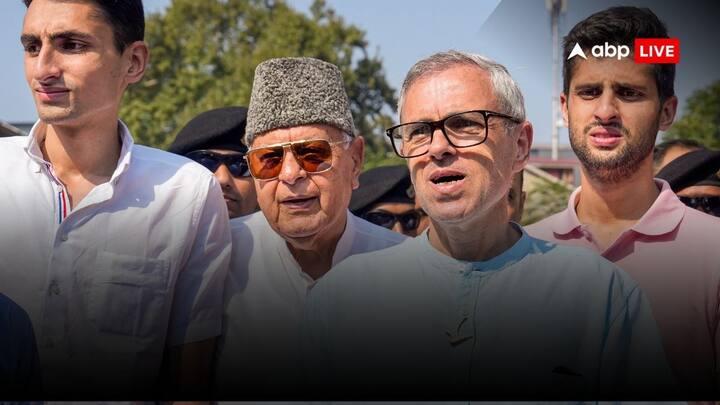 जम्मू कश्मीर विधानसभा चुनाव के दूसरे चरण में भारतीय जनता पार्टी और कांग्रेस और नेशनल कांफ्रेंस गठबंधन के लिए इम्तिहान का समय है. एक ओर भाजपा को अपना पुराना प्रदर्शन बरकरार रखना है तो वहीं पूर्व मुख्यमंत्री उमर अब्दुल्ला को अपनी दोनों सीटों के साथ साथ अपने घर को भी बचाना है.