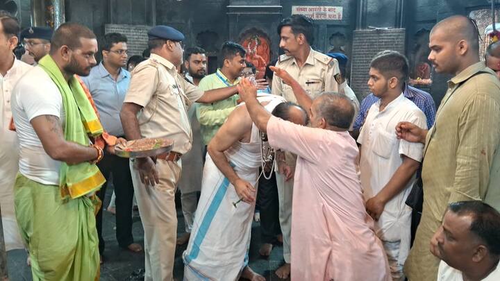 गया में पिछले 17 सितंबर से विश्वप्रसिद्ध पितृपक्ष मेला आयोजित है. जहां देश-विदेश के अलग-अलग कोने से लाखों तीर्थयात्री यहां आकर अपने पूर्वजों की आत्मशांति, मोक्ष और उद्धार के लिए पिंडदान करते हैं.