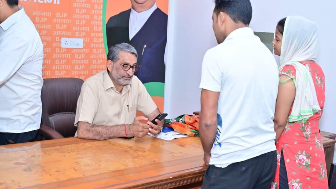 Kartar Tanwar Loses Delhi Assembly Membership For Switching From AAP To BJP Kartar Tanwar Loses Delhi Assembly Membership For Switching From AAP To BJP