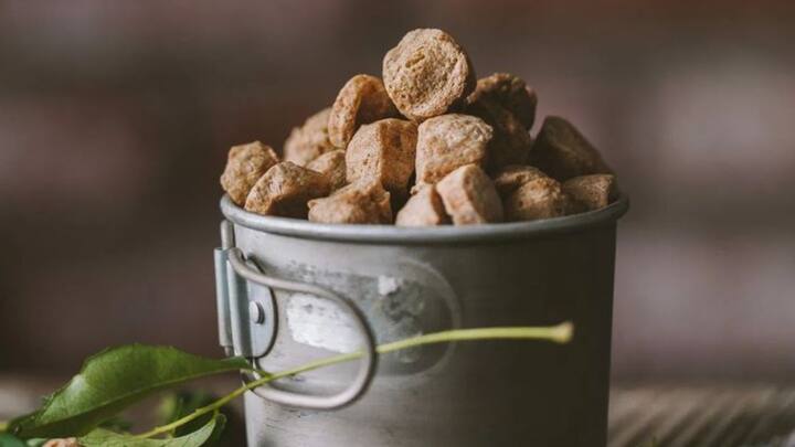 6. Soya Chunks: Soya chunks are extremely rich in protein, making them an excellent vegetarian substitute for meat. Suggested Dish: Soya Chunk Stir-Fry - Quick and easy, packed with protein and perfect for a post-workout meal. (Image source: Pinterest/ Playful Cooking)