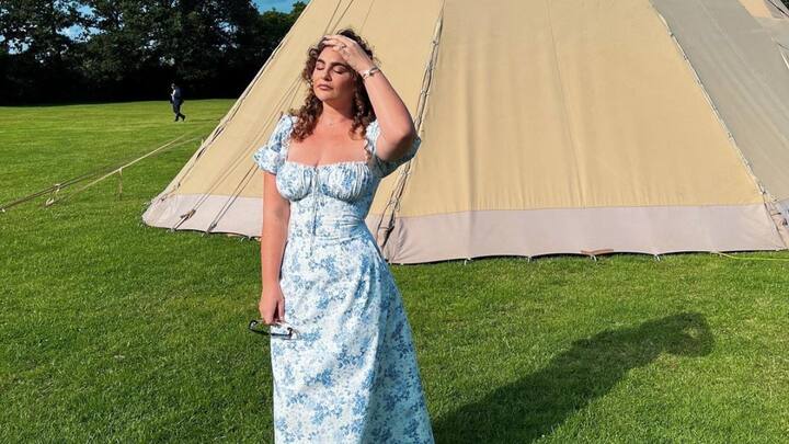 कपल के सोशल मीडिया पर लाखों में फॉलोअर भी है. जो अक्सर मंहगी-मंहगी चीजों के बारे में वीडियो पोस्ट करते रहते हैं. जैसे एक में उन्होंने 1 मिलियन डॉलर में एक हीरे की सॉलिटेयर अंगूठी और दूसरे में एक पेंटिंग में 2 मिलियन डॉलर खर्च करने का दावा किया.