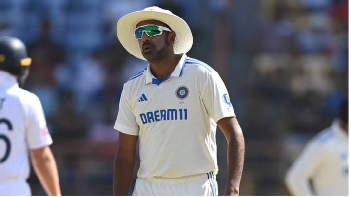 టెస్ట్ బౌలింగ్ ర్యాంకింగ్స్‌లో అశ్విన్ టాప్‌ ప్లేస్‌లో ఉన్నాడు. అశ్విన్ 871 పాయింట్లతో అగ్రస్థానంలో ఉన్నాడు.