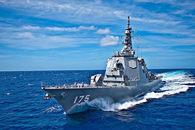 japan destroyer passed through Taiwan Strait for the first time china in trouble ताइवान स्ट्रेट में जापान ने उतारा अपना विध्वंसक युद्धपोत, चीन की सेना के उड़े होश, अब होगी आर-पार की लड़ाई