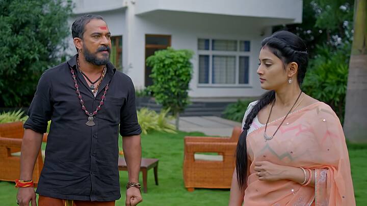 నువ్వు నిజం చెబితే వాడు నమ్ముతాడు అనుకుంటున్నావా..ఇన్నాళ్లూ అబద్ధం చెప్పి ఊడిగం చేయించుకున్నందుకు నా పీకీ పిసికేస్తాడు అనుకుంటున్నావా అని మహదేవయ్య అంటే... మీరు తోలు బొమ్మలా పెంచారు, గుడ్డిప్రేమతో ఉండేలా పెంచారు..ఇక నా మాటెందుకు వింటాడు.. వినే అవకాశం ఉంటే నిజం చెప్పేసేదాన్ని అంటుంది