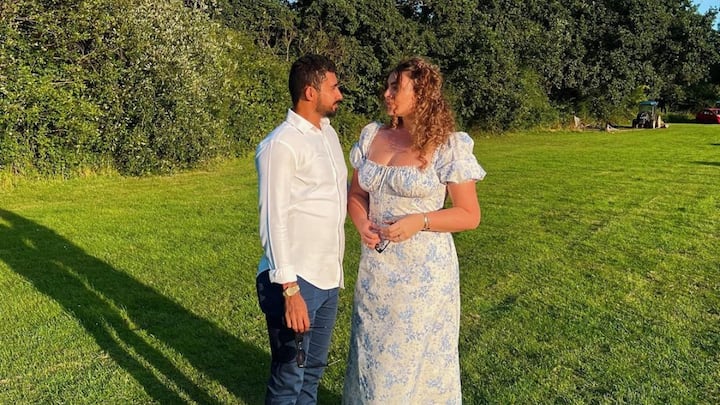 दुबई की हाई-प्रोफाइल जोड़े की मुलाकात तब हुई जब वे दोनों दुबई में पढ़ रहे थे और अब उनकी शादी को तीन साल से अधिक हो गए हैं।