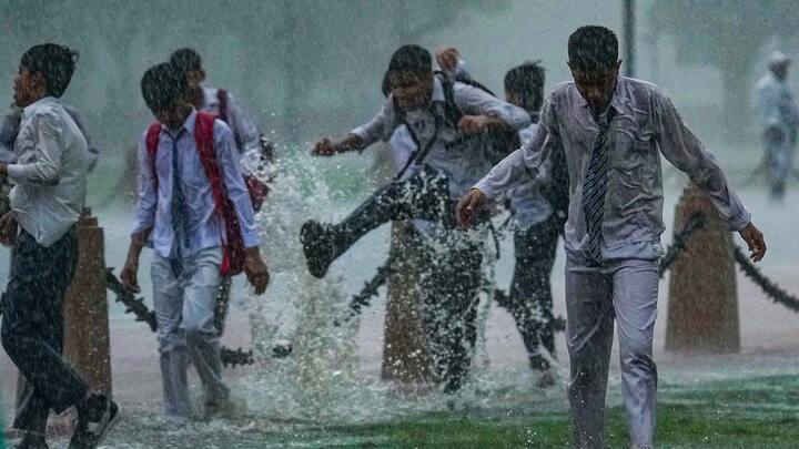 आईएमडी के मुताबिक गुरुवार को दिन भर बादल छाए रहेंगे. कुछ इलाकों में बारिश होने की भी संभावना है.