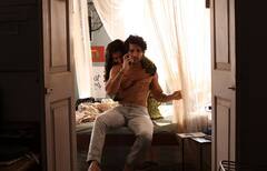 OTT Film: આ વેબસીરીઝમાં છે ઇન્ટીમેટ સીનની ભરમાર, હેડફોન લગાવીને જ જોજો...