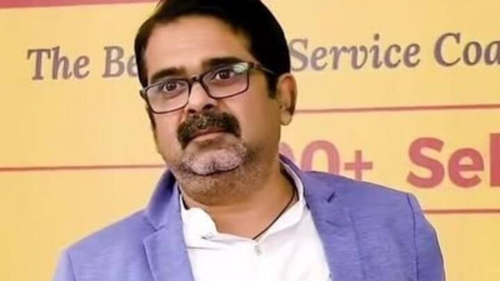 अवध ओझा का सोशल मीडिया पर क्लासरूम वाला एक वीडियो वायरल हो रहा है, जिसमें उन्होंने आगरा लखनऊ एक्सप्रेसवे का जिक्र करते हुए अखिलेश यादव को एक महान नेता का पुत्र बताया है.