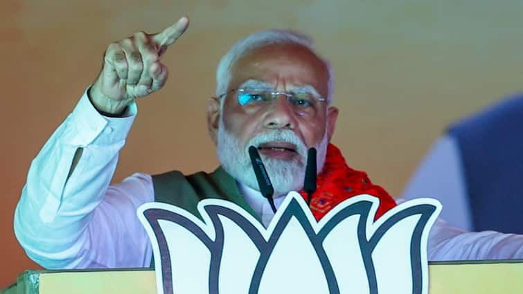 PM Modi Pune Visit: पानी-पानी मुंबई! आसमानी 'आफत' में पीएम मोदी का दौरा भी रद्द, फ्लाइट्स डायवर्ट PM Narendra Modis Visit to Pune Maharashtra Cancelled Due to Heavy Rain PM Modi Pune Visit: पानी-पानी मुंबई! आसमानी 'आफत' में पीएम मोदी का दौरा भी रद्द, फ्लाइट्स डायवर्ट