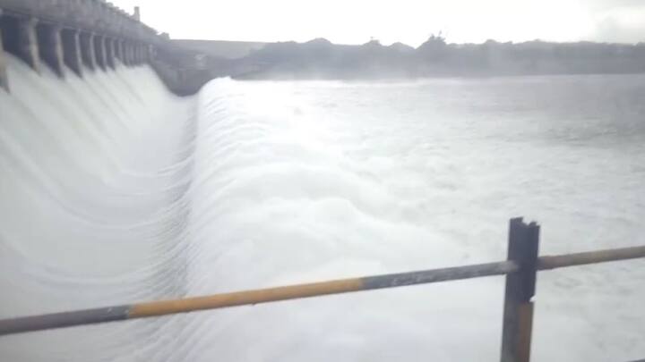 जायकवाडी धरणाचे दुसऱ्यांदा दरवाजे उघडले आहेत.