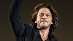 Shah Rukh Khan: দেহরক্ষীকে 'ধাক্কা'! মুম্বই বিমানবন্দরে শাহরুখকে দেখে চিৎকার অনুরাগীর, পাল্টা কী করলেন কিং খান?