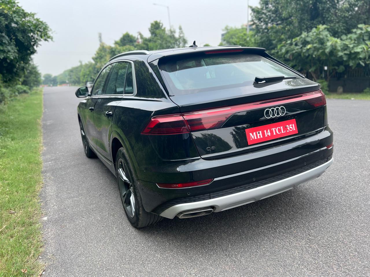 Audi Q8 Review: प्रीमियम लग्जरी SUV की चाहत होगी पूरी, बेस्ट कंफर्ट और परफॉर्मेंस दे रही Audi की ये कार