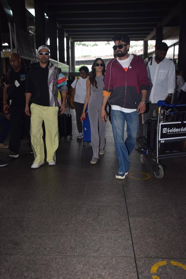 वर्कफ्रंट की बात करें तो जाह्नवी कपूर आखिरी बार फिल्म ‘मिस्टर एंड मिसेज माही’ में नजर आई थी. अब वो ‘देवरा’ में जूनियर एनटीआर के साथ दिखाई देंगी.