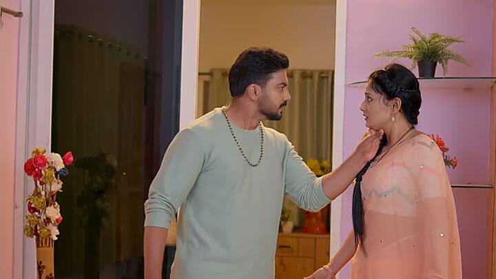 భర్తకు నిజం చెప్పేందుకు సత్య ప్రయత్నిస్తుంది..నీ తండ్రి నిన్ను వాడుకుంటున్నాడని చెబుతుంది కానీ క్రిష్ వినడు.. పైగా మహదేవయ్యను అవమానించింది అనే ఆవేశంతో సత్య గొంతుపట్టుకుంటాడు.. ఇది సెప్టెంబరు 27 శుక్రవారం ఎపిసోడ్ లో హైలెట్ కాబోతోంది...