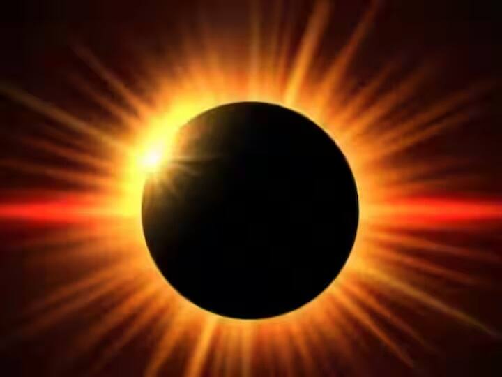 यावर्षीचं शेवटचं सूर्यग्रहण 2 ऑक्टोबर रोजी रात्री 09 वाजून 13 मिनिटांपासून ते रात्री 03 वाजून 17 मिनिटांपर्यंत असणार आहे.
