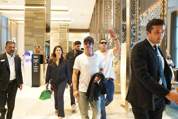 Talking about the work front, Shah Rukh Khan was last seen in the film 'Dunky' with Vicky Kaushal.
