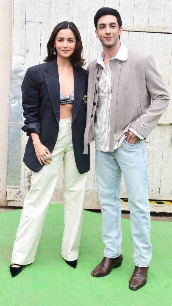 जिगरा ट्रेलर लॉन्च इवेंट में बॉस लेडी बन पहुंची आलिया तो स्मार्ट लुक में नजर आए वेदांग