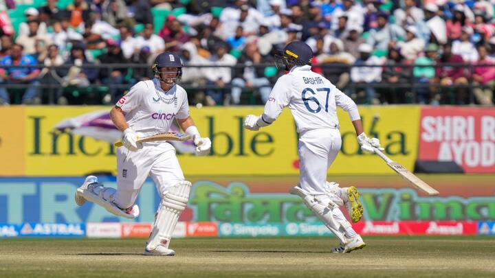 ஐசிசி டெஸ்ட் தரவரிசை பட்டியல் வெளியாகியுள்ளது. இதில் 899 புள்ளிகளுடன் தொடர்ந்து முதலிடத்தை தக்கவைத்துள்ளார் இங்கிலாந்து அணி வீரர் ஜோ ரூட்.