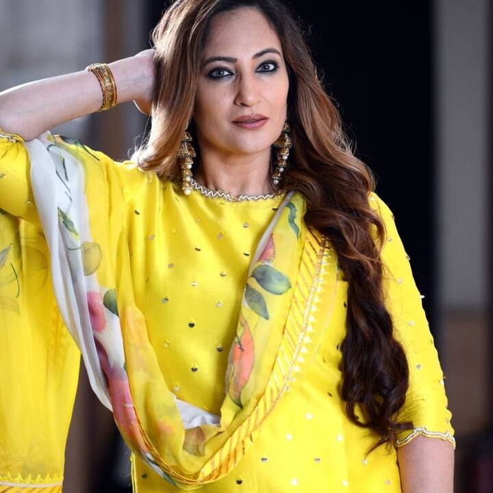 रक्षंदा खान को टीवी पर लोकप्रियता 'क्योंकि सास भी कभी बहू थी' से मिली. इस सीरियल को उन्होंने 2004 में जॉइन किया था और सीरियल के अंत तक वो बनी रहीं.