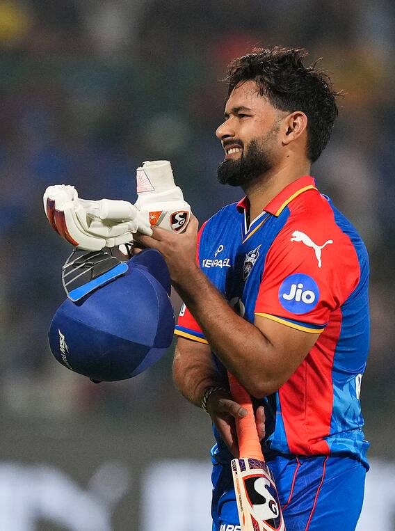 নিজের ব্রেসলেট খুলে ভক্তকে উপহার! মন জিতলেন ঋষভ