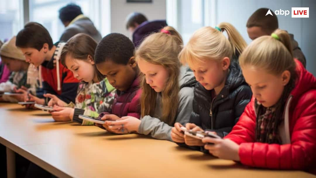 mobile phones are banned in schools in these countries of the world including America know laws अमेरिका समेत दुनिया के इन देशों में स्कूल में मोबाइल फोन है बैन, बने हैं सख्त कानून