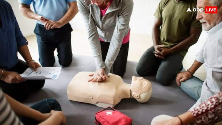 How long after a heart attack can a life be saved with CPR?