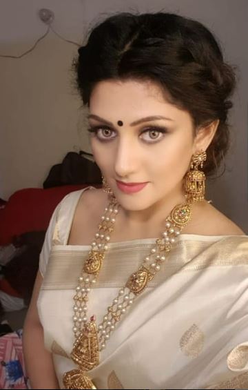 27 ਸਾਲ ਵੱਡੇ ਮੁੱਖ ਮੰਤਰੀ 'ਤੇ ਆਇਆ ਦਿਲ, ਅਦਾਕਾਰਾ ਨੇ ਪਿਤਾ ਦੇ ਖਿਲਾਫ ਜਾ ਕਰਵਾ ਲਿਆ ਵਿਆਹ, ਬਣ ਬੈਠੀ 124 ਕਰੋੜ ਰੁਪਏ ਦੀ ਮਾਲਕਣ