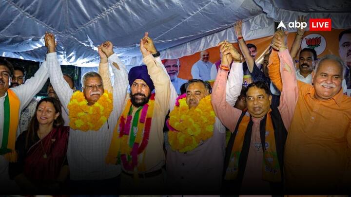 जम्मू संभाग की विधानसभा सीटों की संख्या 40 से बढ़कर 47 हो गई है. वहीं घाटी में सीटों की संख्या 36 से 37 हो गई है, जिसे देखते हुए कश्मीर घाटी और जम्मू में जोरदार लड़ाई के आसार देखने को मिल रहे हैं. 40 या इससे ज्यादा सीट पाने वाले दल या गठबंधन को राज्य मे सरकार बनाने का मौका मिलेगा इसे ध्यान में रखकर जेपी नड्डा की टीम ने राज्य में 66 सीटें जीतने की रणनीति तैयार की थी.