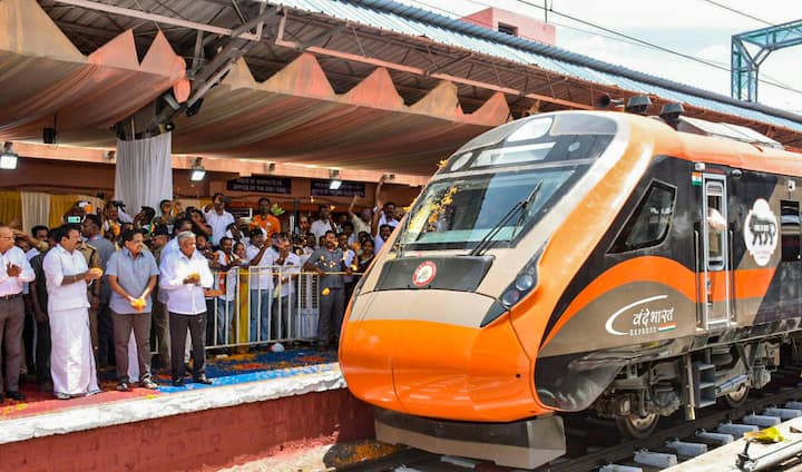 काही जणांना तिकीट आरक्षित केल्यानंतर कन्फर्म सीट मिळत नाही. सीट क्रमांकापुढं RLWL असा उल्लेख असतो. त्याचा अर्थ रिमोट लोकेशन वेटिंग लिस्ट असा होतो. म्हणजेच गाडी जिथून सुटते त्या स्टेशनपासून बुकिंग न करता दुसऱ्या स्टेशनवरुन प्रतीक्षा यादीतील तिकीट बुक केल्यास त्या वेटिंग लिस्टचा उल्लेख RLWL असा केला जातो.