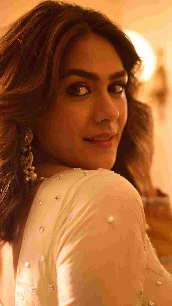 मृणालच्या अदांवर चाहते घायाळ!