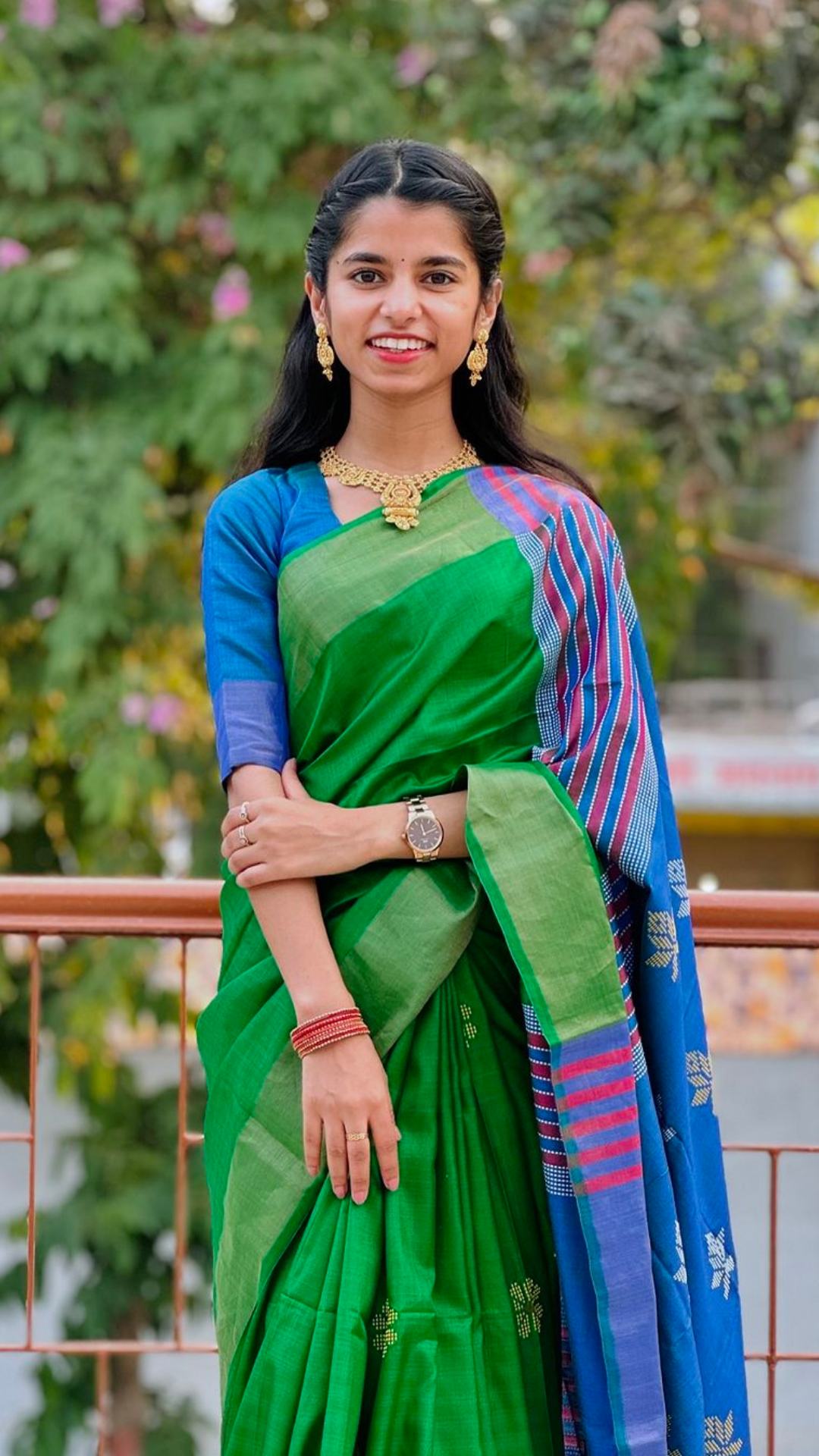 फेमस सिंगर मैथिली ठाकुर सोशल मीडिया पर काफी ऐक्टिव रहती हैं.