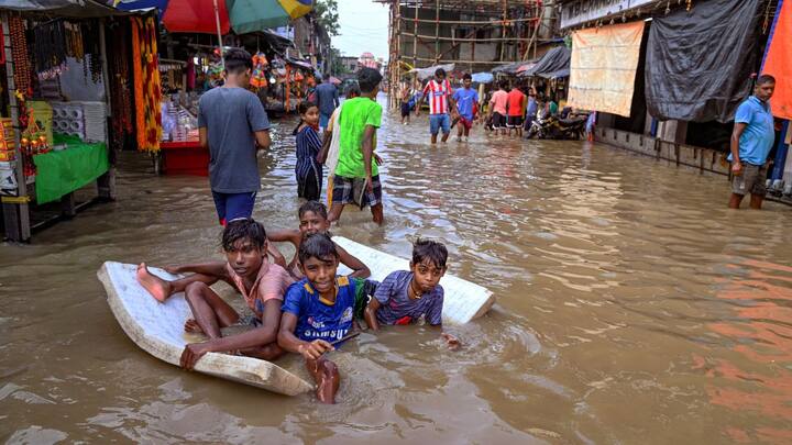 শনিবার থেকে আবহাওয়ার উন্নতি উত্তরবঙ্গেও। তবে বিক্ষিপ্তভাবে হালকা মাঝারি বৃষ্টি চলবে।