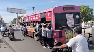 படிக்கட்டில் பயணம்... எந்த நொடியும் மரணம்: ஆபத்து கண்ணா... இது ஆபத்து