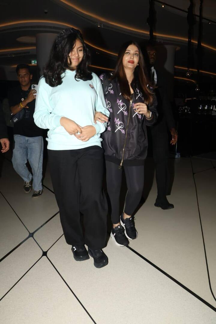 दरअसल आईफा 2024 अवॉर्डस इस साल अबू धाबी में 27 से 29 सितंबर तक आयोजित होने वाले हैं. इसके लिए शाहरुख खान जैसे कई स्टार्स वहां पहुंच चुके हैं. अब ऐश्वर्या राय का नाम भी इस लिस्ट में शामिल हो गया है.