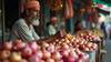 Onion Prices: महंगाई लेकर आई बरसात! 70 रुपये किलो हुआ प्याज, आसमान पर हरी सब्जियों के भाव