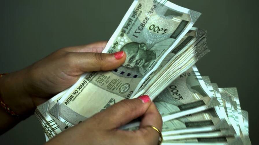 Minimum Wage Rate Hike: ਤਿਉਹਾਰਾਂ 'ਤੇ ਅਸੰਗਠਿਤ ਖੇਤਰ ਵਿੱਚ ਕੰਮ ਕਰਨ ਵਾਲੇ ਮਜ਼ਦੂਰਾਂ ਲਈ ਖੁਸ਼ਖਬਰੀ, ਸਰਕਾਰ ਨੇ ਵਧਾਈ ਘੱਟੋ-ਘੱਟ ਤਨਖਾਹ Minimum Wage Rate Hike: Good news for workers working in the unorganized sector during festivals, the government increased the minimum wage Minimum Wage Rate Hike: ਤਿਉਹਾਰਾਂ 'ਤੇ ਅਸੰਗਠਿਤ ਖੇਤਰ ਵਿੱਚ ਕੰਮ ਕਰਨ ਵਾਲੇ ਮਜ਼ਦੂਰਾਂ ਲਈ ਖੁਸ਼ਖਬਰੀ, ਸਰਕਾਰ ਨੇ ਵਧਾਈ ਘੱਟੋ-ਘੱਟ ਤਨਖਾਹ