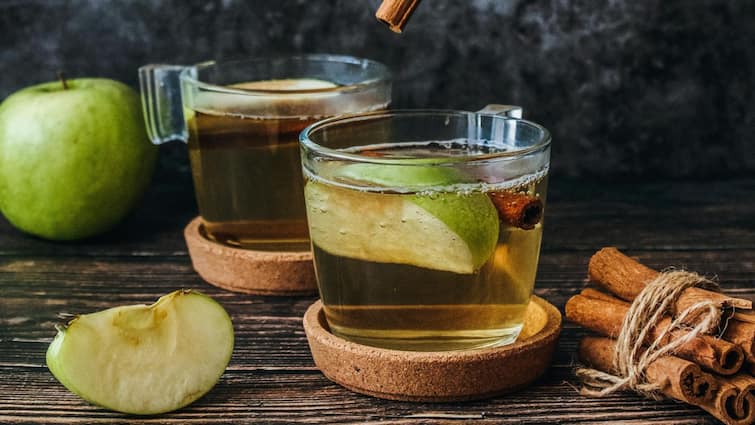 health benefits of apple cider vinegar how to drink this what are the rules to get maximum benefit Apple Cider Vinegar: ওজন কমানো ছাড়াও আর কী কী উপকারে লাগে অ্যাপেল সিডার ভিনিগার? কীভাবে খাবেন এই পানীয়?