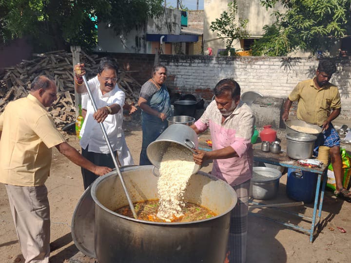 ஜாமினில் ரிலீஸ்... செந்தில்பாலாஜி பேனருக்கு பால் அபிஷேகம் செய்த தொழிலதிபர்