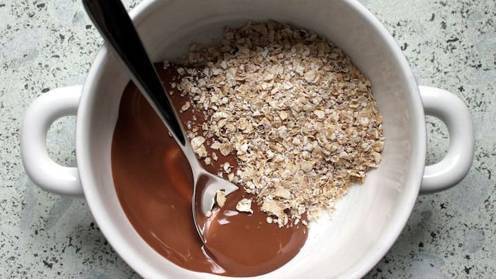 Healthy Chocolate Overnight Oats: சாக்லெட் ஓட்ஸ் எப்படி செய்வது என்று இங்கே காணலாம்.