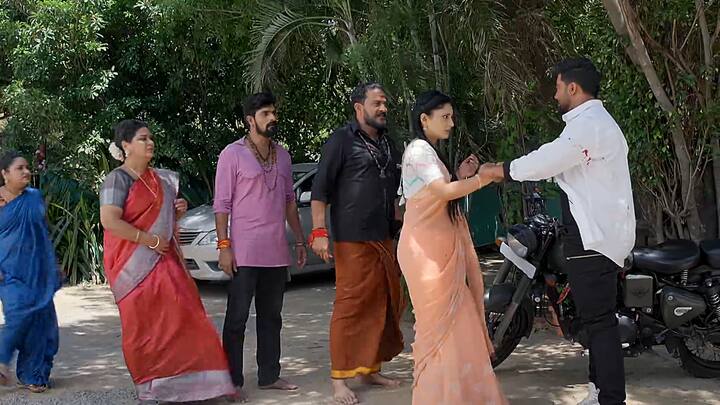 ఒళ్లంతా రక్తంతో తడిచివచ్చన క్రిష్ ని చూసి సత్య కంగారుపడుతుంది.. మహాదేవయ్య సంతోషిస్తాడు.నా పేరు నిలబెట్టావ్.. నా కొడుకువి అనిపించకున్నావ్...ఇన్నాళ్లూ నాకోసం చేసింది చాలు..ఇక నీకు నచ్చినట్టు బతుకు..నన్ను నీ బాపునే కాదనుకో అంటాడు