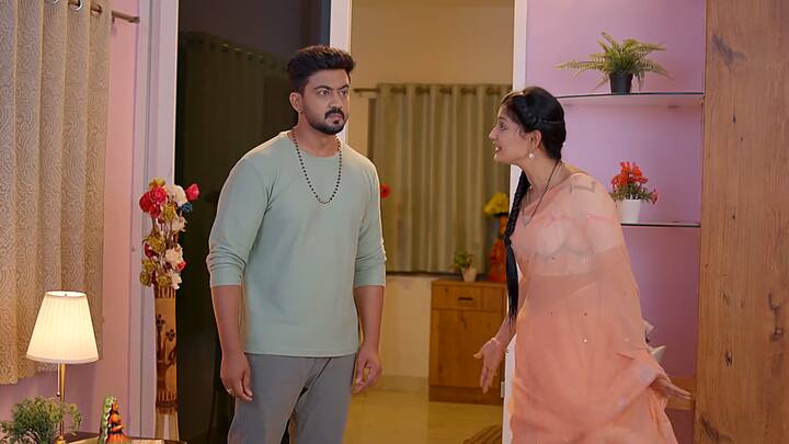 నా బాపు నా బలం నువ్వు ఆయన్ను సరిగా అర్థం చేసుకోలేదంటాడు. మీ బాపు తన స్వార్థం కోసం ఆలోచిస్తున్నారని అంటుంది. తండ్రిని తిడుతున్న సత్యపై క్రిష్ ఫైర్ అవుతాడు..ఆవేశం ఆపుకోలేక గొంతుపట్టుకుంటాడు...నా బాపు గురించి మాట్లాడితే రాక్షసుడిని అయిపోతా అంటాడు