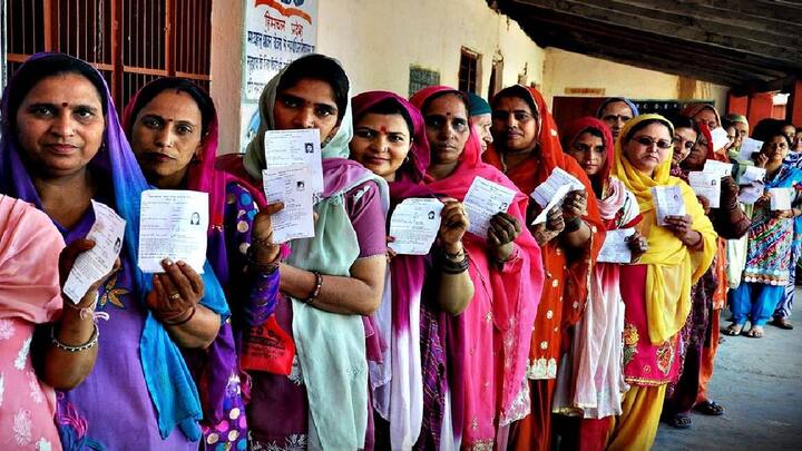 त्यामुळे, इंडस्ट्रीजमधील कामगार किंवा असंघटीत कामगाार क्षेत्रातील मतदारांनी पगार कापला जाईल, अशी भीती न बाळगता मतदानासाठी बाहेर यावे, असेही निवडणूक आयोगाने स्पष्ट केले आहे.