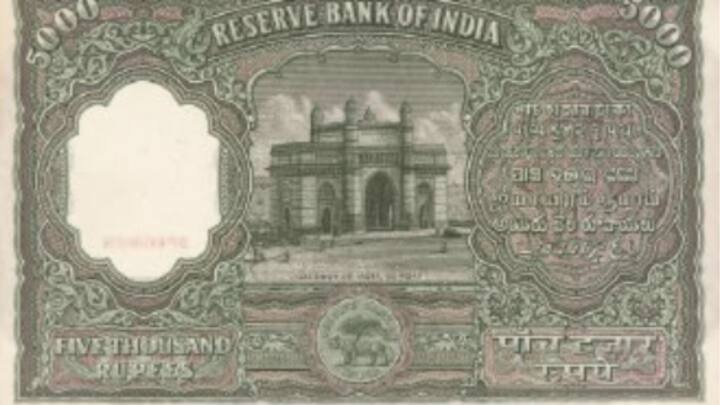 দেশ স্বাধীন হওয়ার পর, আবারও দেশের অর্থনীতিতে ফিরিয়ে আনা হয় পুরনো ১০০০০ টাকার নোট। পাশাপাশি, ৫০০০ টাকার নোটও চালু হয় বাজারে।