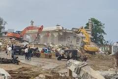 Somnath: સોમનાથમાં ગેરકાયદે બાંધકામો પર ફરી વળ્યા 36 બુલડોઝર, પરિસ્થિતિ તંગ બનતા પોલીસના ધાડેધાડા ઉતર્યા